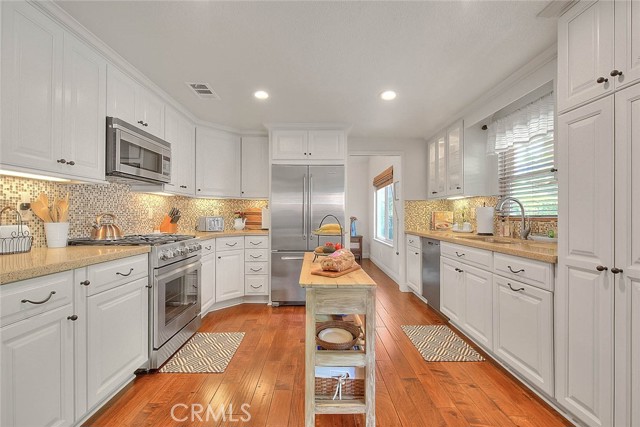 13563 Meadow Crest Drive, Chino Hills CA: https://media.crmls.org/medias/05f38902-b348-4512-a5d2-e63aaa377e68.jpg