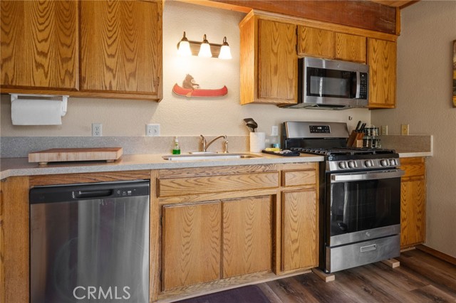 Detail Gallery Image 9 of 28 For 1184 Teton Dr, Big Bear Lake,  CA 92315 - 3 Beds | 2/1 Baths