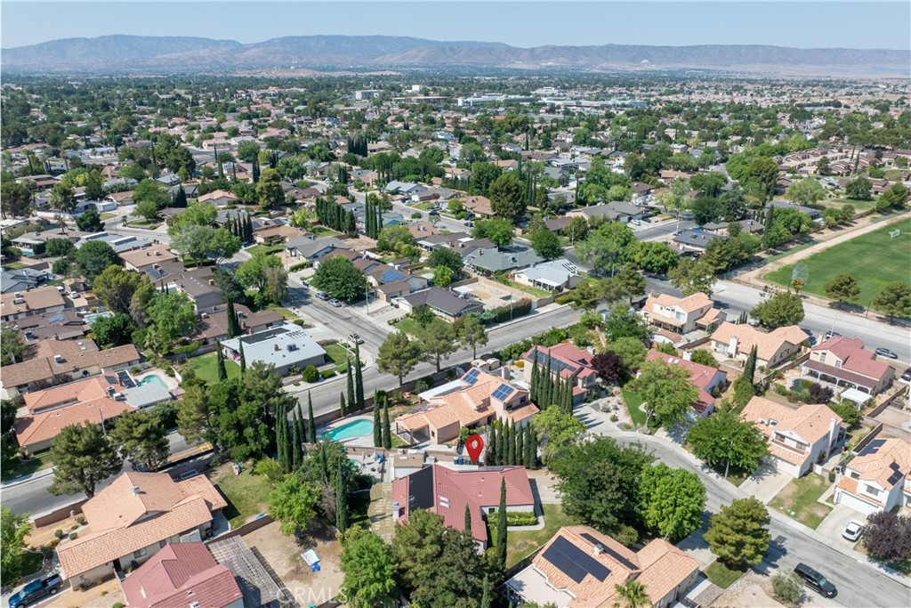 https://media.crmls.org/medias/05f4f21c-6ef8-43c5-a883-e3d64a096758.jpg?preset=X-Large