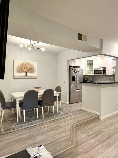 Detail Gallery Image 6 of 20 For 19009 Sherman #16,  Reseda,  CA 91335 - 1 Beds | 1 Baths