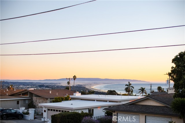 Detail Gallery Image 4 of 68 For 960 Tulare, Pismo Beach,  CA 93449 - 5 Beds | 3 Baths