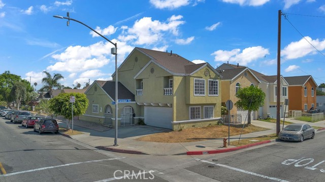 Detail Gallery Image 2 of 43 For 2503 Clarendon Ave, Huntington Park,  CA 90255 - 4 Beds | 2/1 Baths