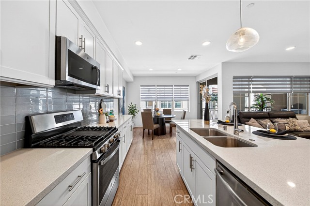 Detail Gallery Image 7 of 31 For 404 Echo Blue, Lake Forest,  CA 92610 - 3 Beds | 2/2 Baths