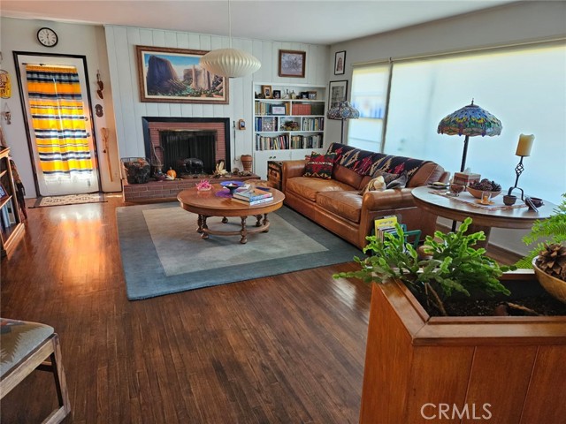 4365 Alta Vista Dr., Riverside CA: https://media.crmls.org/medias/05f7619e-0d2e-4ce8-88f6-14117a439587.jpg