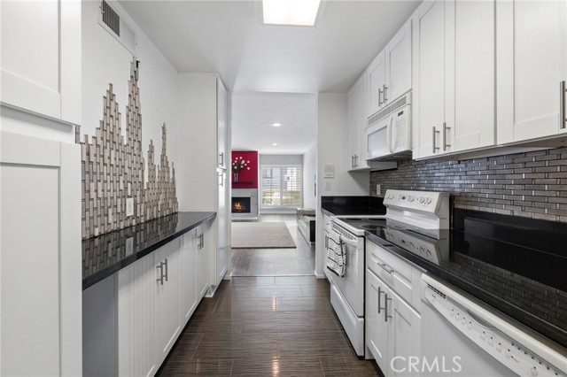14506 Benefit Street, Sherman Oaks CA: https://media.crmls.org/medias/05f80937-7d42-43b8-9647-8acda019df0c.jpg
