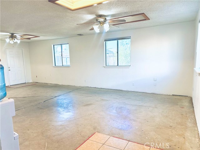 10907 BARTLETT, Adelanto CA: https://media.crmls.org/medias/05f81d8c-1cb0-45e5-9407-b30fa81c656b.jpg