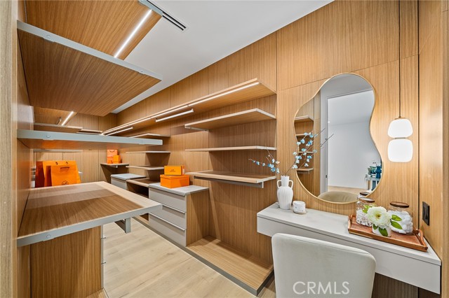 19750 Wells Drive, Woodland Hills CA: https://media.crmls.org/medias/05f87865-6ab5-423f-b5f3-c61eda9463e8.jpg
