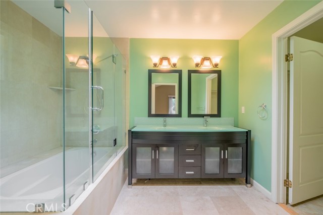 9530 Wheatland Avenue, Shadow Hills CA: https://media.crmls.org/medias/05f8d2de-310c-4169-a37a-330359ba5d65.jpg