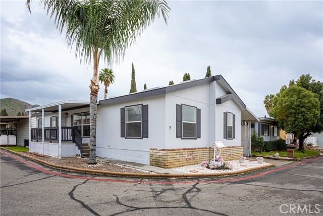 Detail Gallery Image 2 of 43 For 22111 Newport, Riverside,  CA 92313 - 3 Beds | 2 Baths