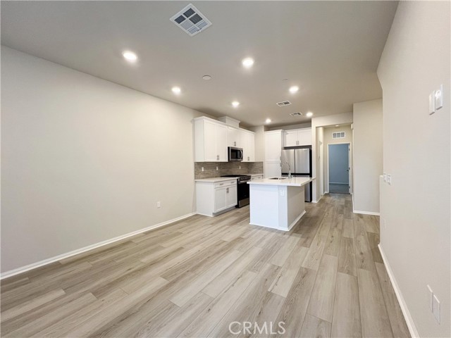 Detail Gallery Image 7 of 20 For 223 Aurora Ln, Pomona,  CA 91767 - 3 Beds | 3 Baths