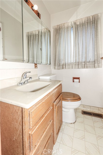 Detail Gallery Image 17 of 56 For 1145 W 25th St, Merced,  CA 95340 - 3 Beds | 2 Baths