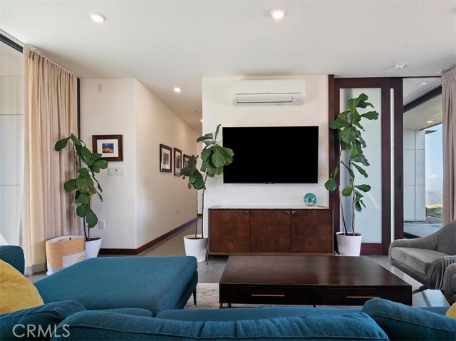 Detail Gallery Image 11 of 62 For 10875 Pacific View Dr, Malibu,  CA 90265 - 2 Beds | 2 Baths
