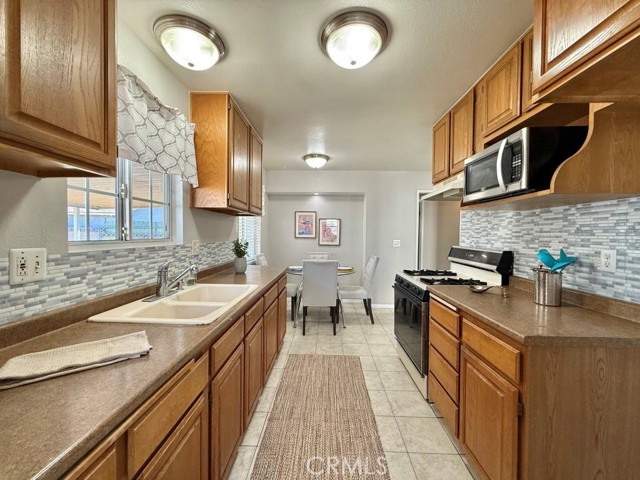 Detail Gallery Image 4 of 27 For 11622 Massinger St, Lakewood,  CA 90715 - 3 Beds | 1 Baths