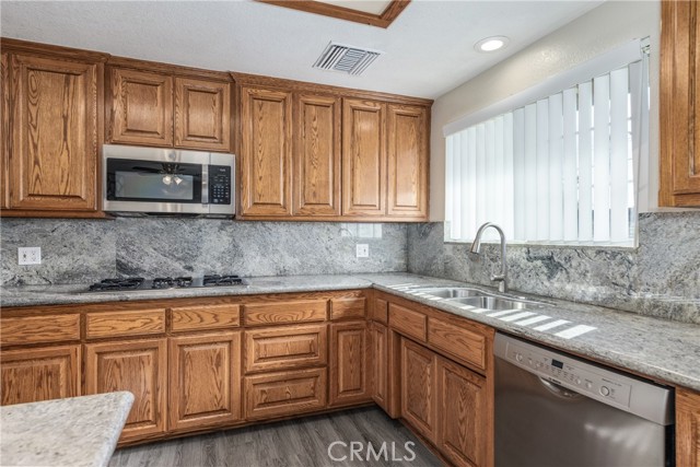 Detail Gallery Image 5 of 42 For 25711 Alto, San Bernardino,  CA 92404 - 3 Beds | 2 Baths