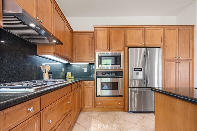 Detail Gallery Image 13 of 26 For 23812 Champer Ct, Valencia,  CA 91354 - 2 Beds | 2 Baths