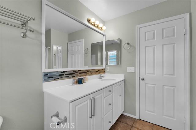 Detail Gallery Image 26 of 44 For 13139 Sunland St, Oak Hills,  CA 92344 - 4 Beds | 2/1 Baths