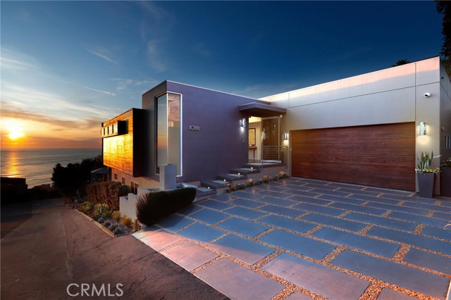 1088 Del Mar Avenue