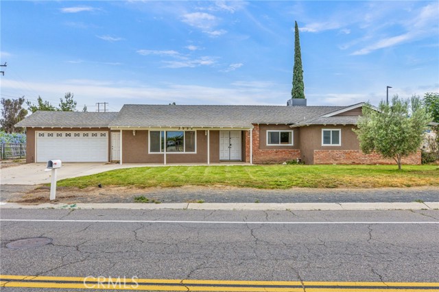 Detail Gallery Image 4 of 74 For 3998 Bluff, Norco,  CA 92860 - 4 Beds | 2/1 Baths