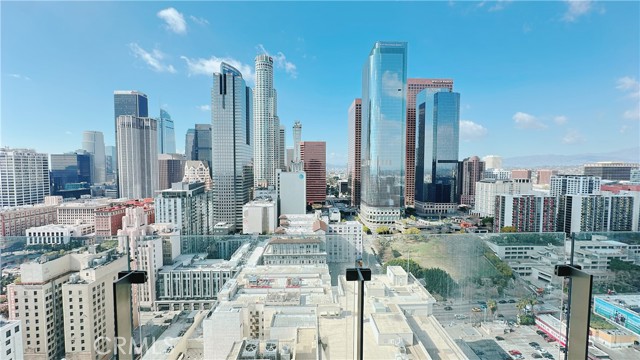 400 S Broadway, Los Angeles CA: https://media.crmls.org/medias/05feedbb-e5f5-4158-8e40-76b44ccf4203.jpg