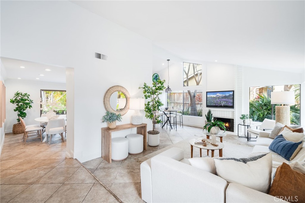 MLS #OC25163941 img 9