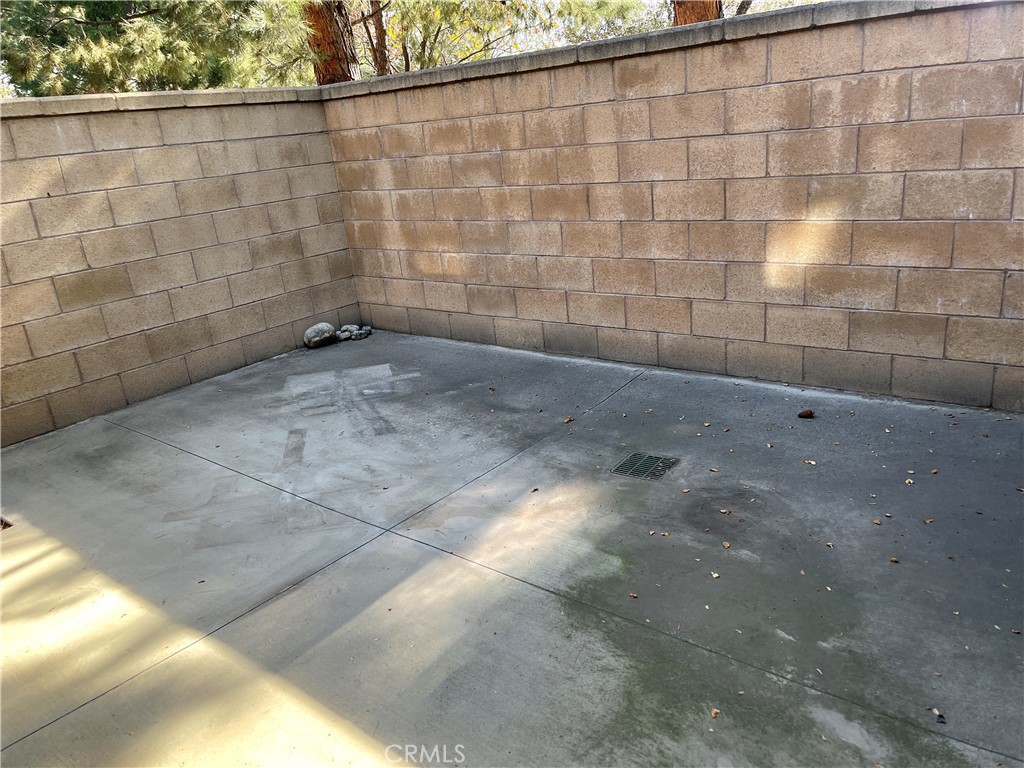 https://media.crmls.org/medias/05ff980c-04a2-428b-b042-ce5570d28246.jpg?preset=X-Large