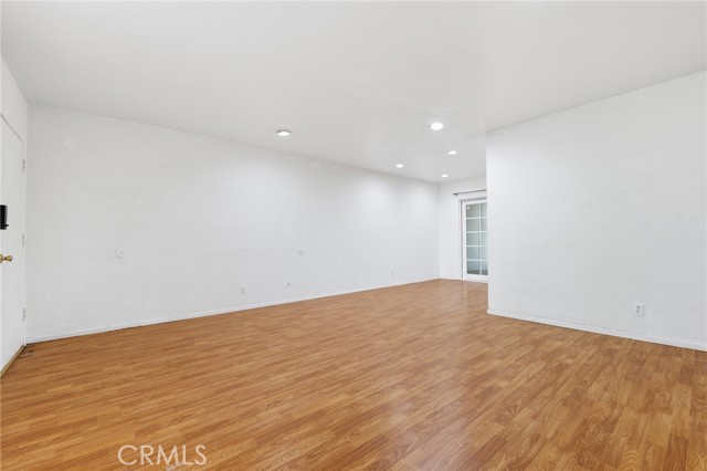 Detail Gallery Image 4 of 28 For 330 N Howard St #108,  Glendale,  CA 91206 - 2 Beds | 2 Baths