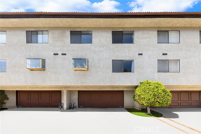 321 N Lincoln Avenue, Monterey Park CA: https://media.crmls.org/medias/05fff9ec-dac7-4f91-b101-f0e96656a343.jpg