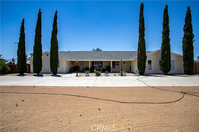 Detail Gallery Image 3 of 54 For 20081 Symeron Rd, Apple Valley,  CA 92307 - 3 Beds | 3 Baths