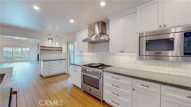 Detail Gallery Image 15 of 50 For 3119 Mesa Verde Dr, Burbank,  CA 91504 - 4 Beds | 3 Baths