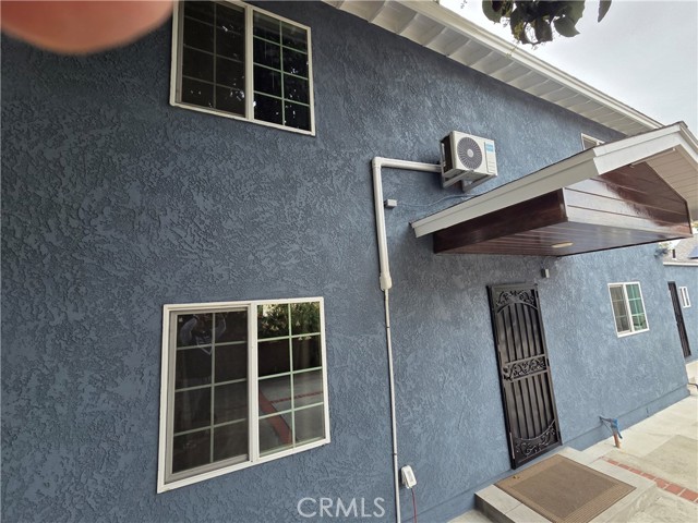 Detail Gallery Image 4 of 15 For 3616 Burton, Lynwood,  CA 90262 - 5 Beds | 4/1 Baths