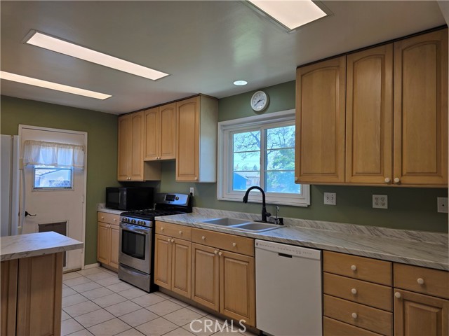 1370 S Oriole Street, Anaheim CA: https://media.crmls.org/medias/0604719b-8b1e-4a11-b80f-6cdeb35f3162.jpg