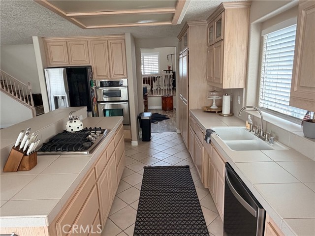 Detail Gallery Image 2 of 29 For 18285 Harbor Dr, Victorville,  CA 92395 - 5 Beds | 3 Baths