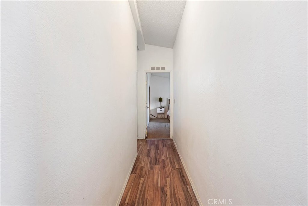 https://media.crmls.org/medias/0605690b-ddc8-4882-b946-b1c0547e341f.jpg?preset=X-Large