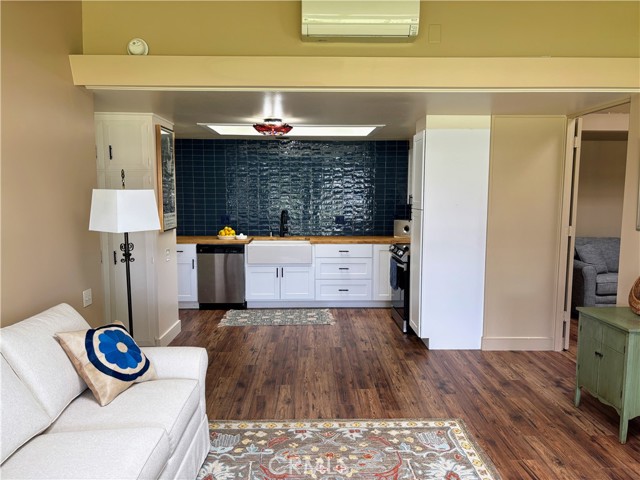 1543 Merion Way, Seal Beach CA: https://media.crmls.org/medias/0605d41f-1175-4319-b083-af0050e5a651.jpg