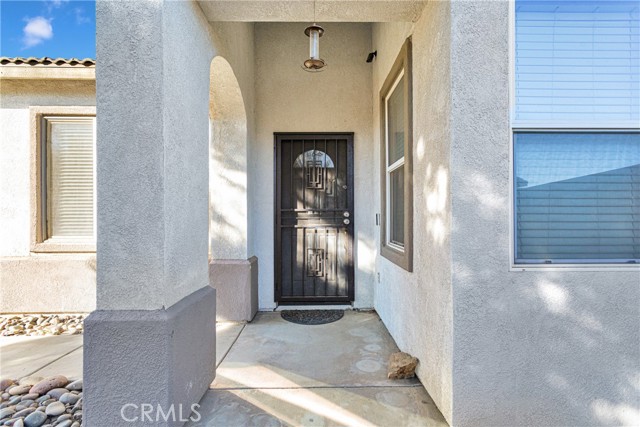 Detail Gallery Image 3 of 26 For 14554 Woodworth Way, Victorville,  CA 92394 - 4 Beds | 2 Baths