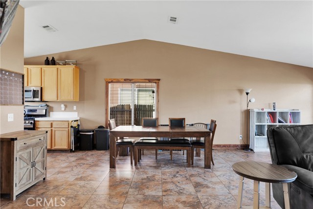 Detail Gallery Image 8 of 28 For 13190 Dos Palmas Rd, Victorville,  CA 92392 - 3 Beds | 2 Baths