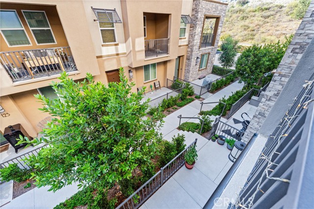 133 Hideaway Loop, Mission Viejo CA: https://media.crmls.org/medias/06067afb-9b49-44b0-be73-7b458138110b.jpg