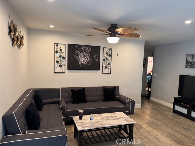 Detail Gallery Image 17 of 61 For 14825 Cranbrook Ave, Hawthorne,  CA 90250 - 4 Beds | 3 Baths