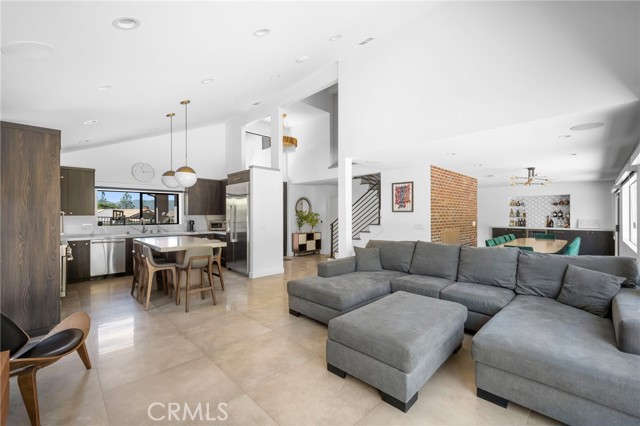 2305 Henrietta Avenue, La Crescenta CA: https://media.crmls.org/medias/0606e9f8-624a-42c6-ba15-98afee6d7834.jpg