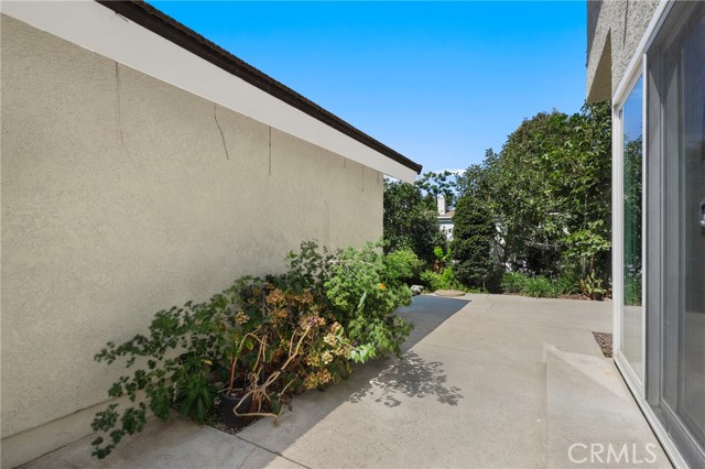 226 Greenmoor, Irvine CA: https://media.crmls.org/medias/0607833e-df71-4703-b1d6-5d3ac665a94b.jpg