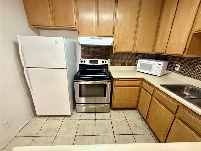 Detail Gallery Image 3 of 9 For 6815 Remmet Ave #209,  Canoga Park,  CA 91303 - 1 Beds | 1 Baths