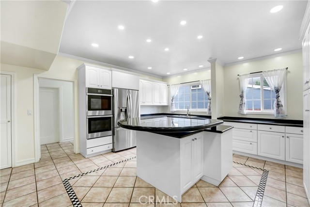 816 S Longwood, Los Angeles CA: https://media.crmls.org/medias/060944b4-d0a4-46f7-bb6c-71f136f2a06c.jpg