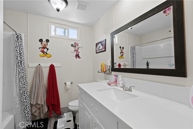 23011 Big Tee Drive, Canyon Lake CA: https://media.crmls.org/medias/060a4f1b-7362-43c7-aeac-3bfc1dcc3502.jpg