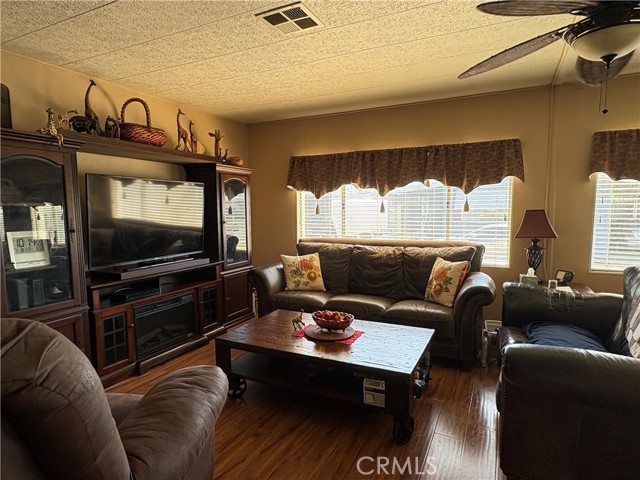 Detail Gallery Image 10 of 33 For 1895 W Devonshire #133,  Hemet,  CA 91545 - 2 Beds | 2 Baths