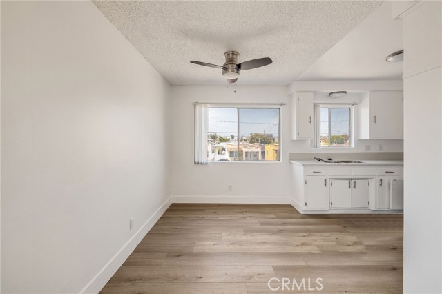 11726 Freeman Avenue, Hawthorne CA: https://media.crmls.org/medias/060b6463-d601-44d4-b2fd-4c3a2f8a7c17.jpg