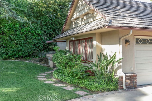 1558 Hillcrest Avenue, Glendale CA: https://media.crmls.org/medias/060bb281-aeef-4a12-b56c-7b6e91d6a0a7.jpg