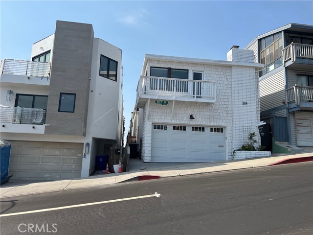 The scaffolding is down next door! Finally!