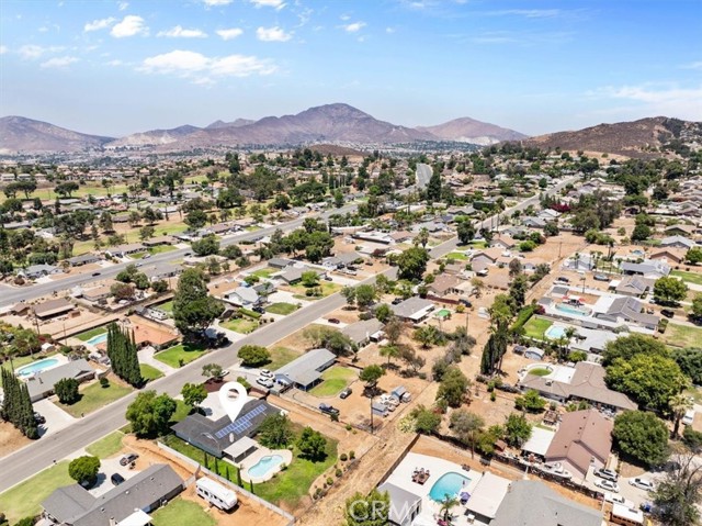 7670 Lakeside Drive, Jurupa Valley CA: https://media.crmls.org/medias/060cf96e-26ad-413b-b86e-b21250aeaf04.jpg
