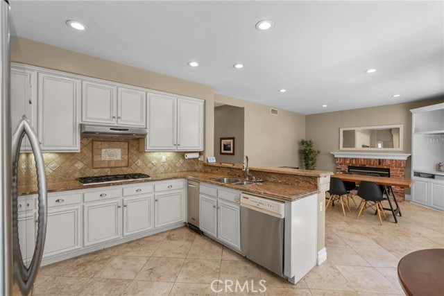Detail Gallery Image 15 of 54 For 27360 Chesterfield Dr, Valencia,  CA 91354 - 4 Beds | 3 Baths