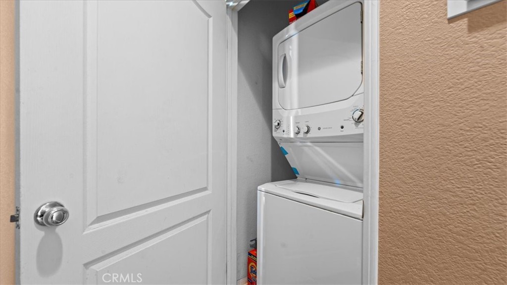 https://media.crmls.org/medias/06100904-30f3-4b93-b025-2f89c2bf58ee.jpg?preset=X-Large